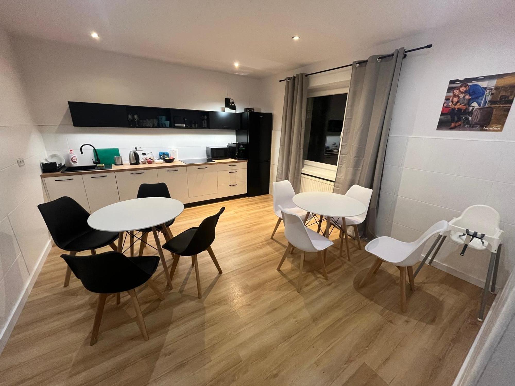 Auberge de jeunesse Terminal Family Airport à Poznań Extérieur photo