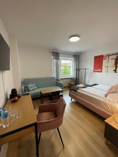 Auberge de jeunesse Terminal Family Airport à Poznań Extérieur photo