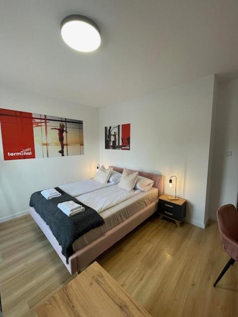 Auberge de jeunesse Terminal Family Airport à Poznań Extérieur photo